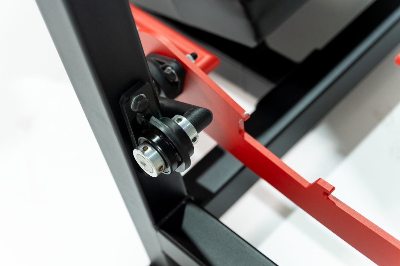 Automatic un-rack mechanism